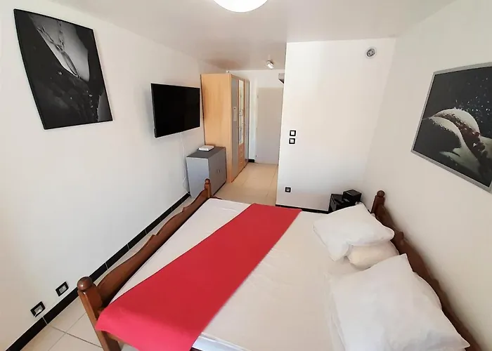 Village Naturiste Devil Or Eden